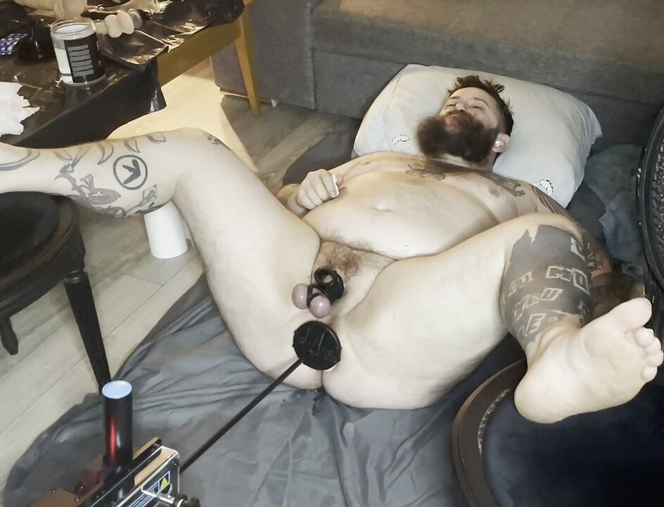 Fuck machine fucks my big ass in missionary big orgasm
