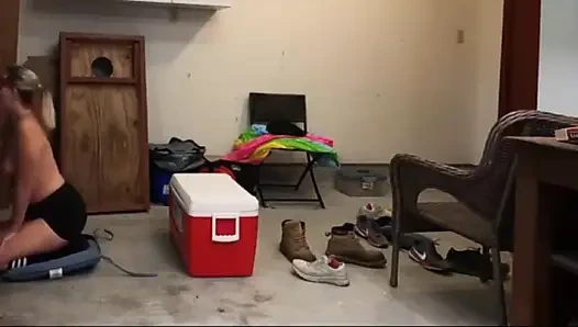 Evli kadının yerel bir hayranla evde ilk deliği