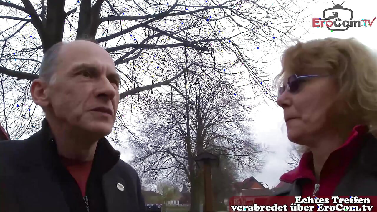 עקרת בית גרמנית בוגרת משוכנעת לקיים יחסי מין ברחוב