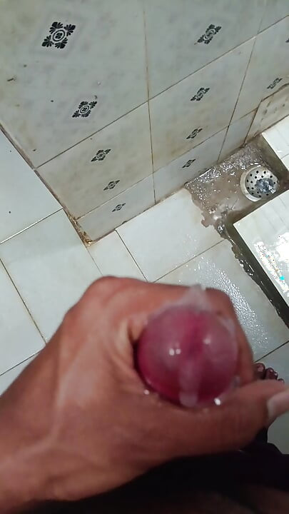Masturbating, Young guy here for ladies