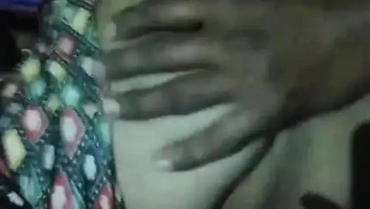 Aku bersenang-senang dengan tetangga di malam hari