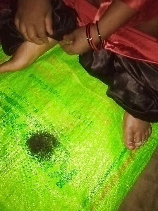 Bhabi ne baiya ke bal saf kiye fir chudai ki