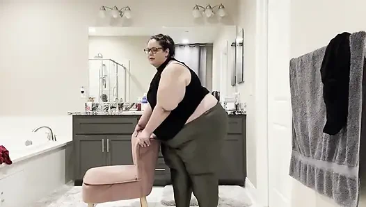 Two Temptations: Plump Paradise Fashion Fiesta (wmv)