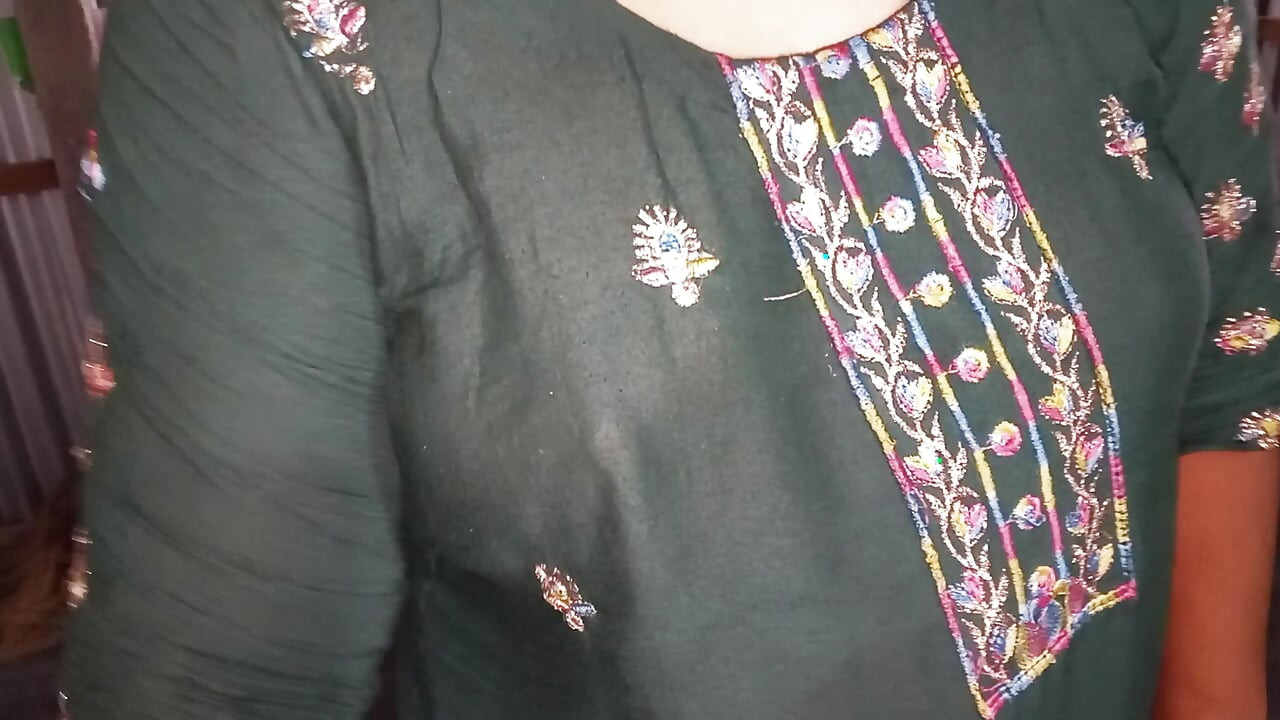 Üvey oğul evde üvey anne köyünü sikiyor