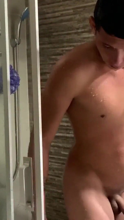 Detik emosi dari "lelaki lurus yang curious dengan mandi badan yang cantik"
