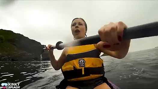 Kajak-Desaster im offenen wasser für Nicht-schwimmer - von rettungsjacke gerettet
