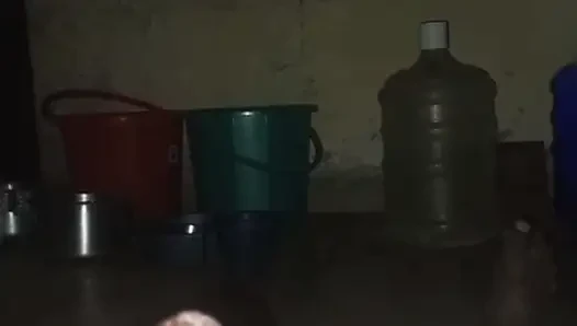 Chachi chacha ke saat sambandh bana rahi hai