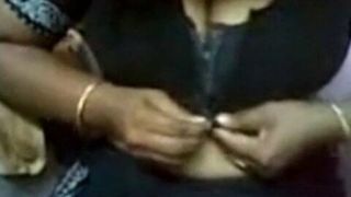 Um jovem fazendo sexo com sua tia tamil nadu