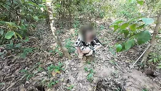 Thai girl walks and brags about peeing pain in the forest, but pushes to masturbate Thai Voice