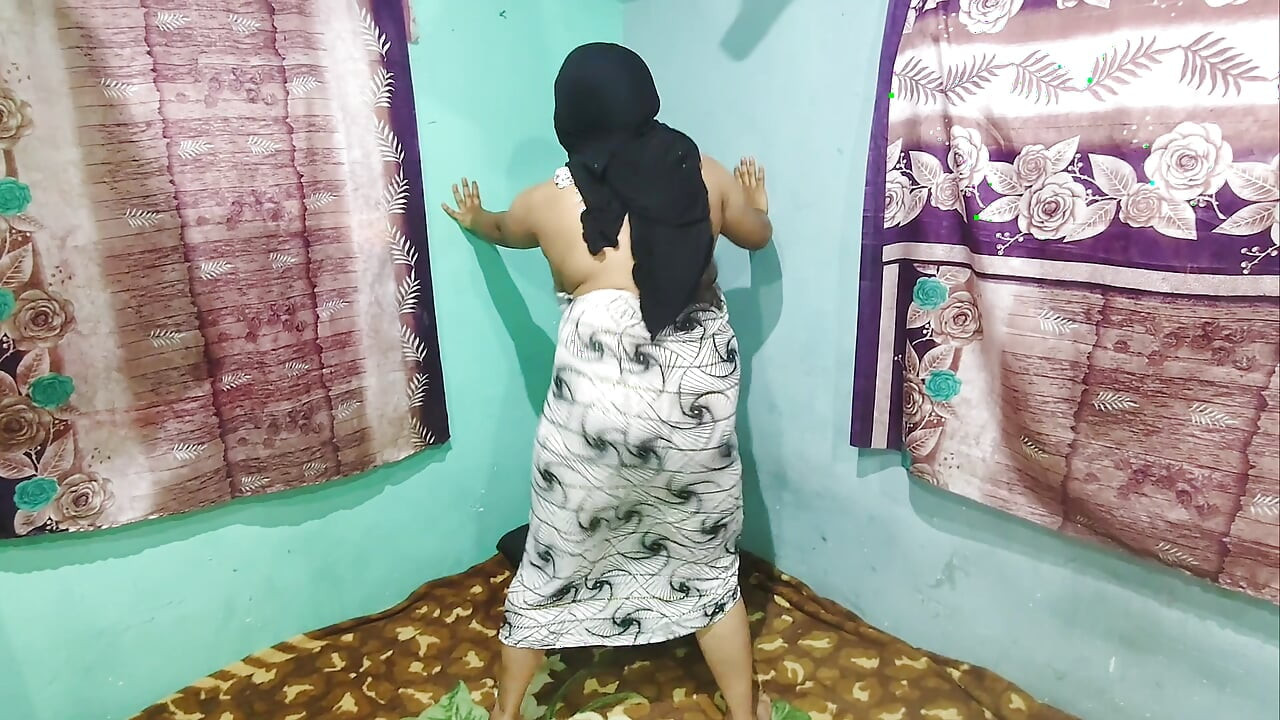 Sexy muslim bich dancing for money and cheap cock