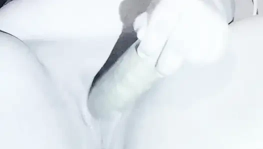 Arkadaşımın şehvetliliğinin ve salatalıksının tadını çıkarıyorum siyah beyaz