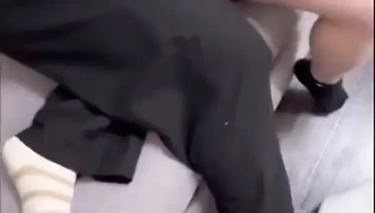 Selbst eine wild erfahrene schönheit verlor die kontrolle, als ein unwiderstehlicher mann die kontrolle übernahm
