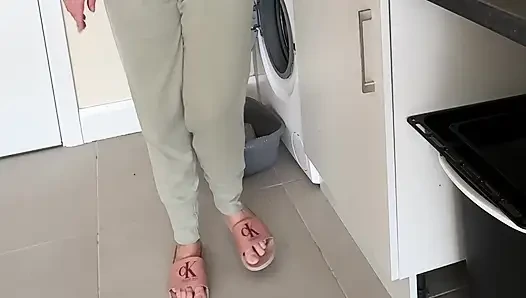 Dishes Vs. Full Bladder… I Lost Control and Piss in Pants