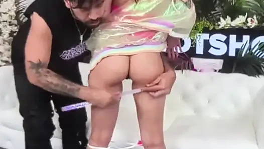 Киску Sage жестко и глубоко трахнул мясистый жесткий хуй Nade!