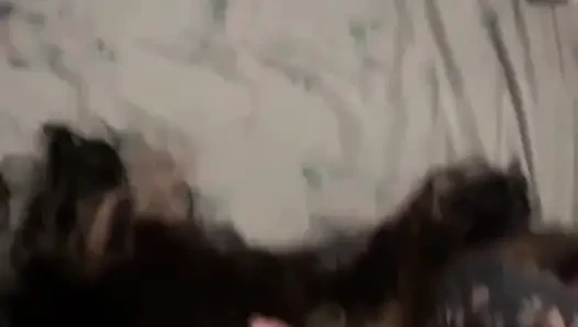 Aku suka nyepong dua sekali lagi. Aku nggak pernah puas kalau belum puas kalau belum dicrot sperma hangat!