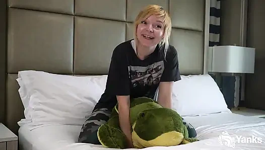 Alexa Crush, Pillow Humping Expert