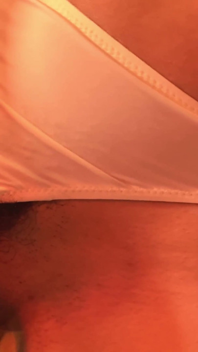 Ne može mnogo da odoli i svrši tako brzo 3 puta. Ogroman creampie!! | Klip 1