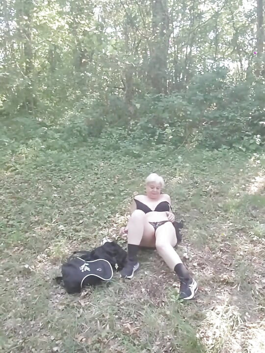 Buscando a Un Extraño En El Bosque Para Que Le Follen