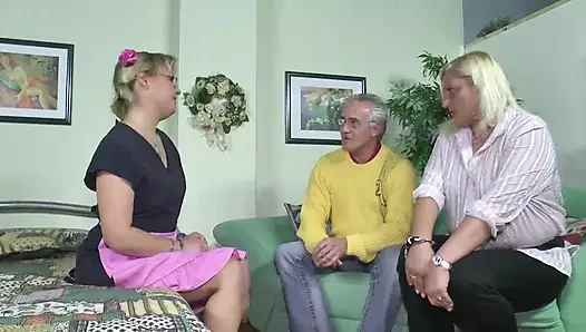 70'in altında üçlü seks