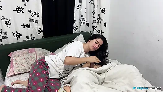 Yarağımdan biraz isteyen azgın karımla sert seks!