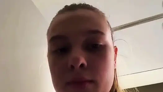 Постарайтесь не кончить. Публичное соблазнение грудастой любительницы в сексуальной одежде