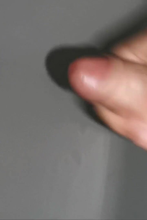 Um fluxo muito poderoso de um pênis grande