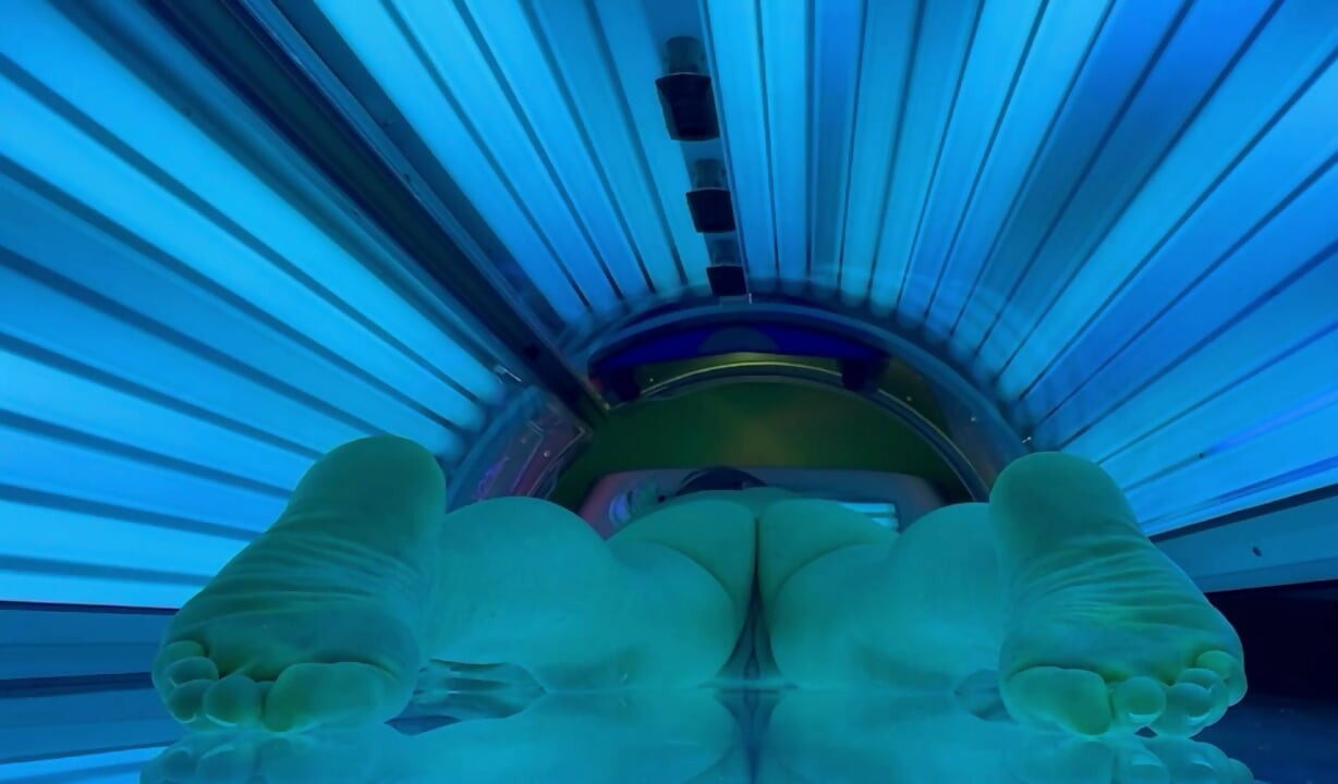 Voyeur Exhibitionist tanning Wife Milf Veronica Beach Close-Up