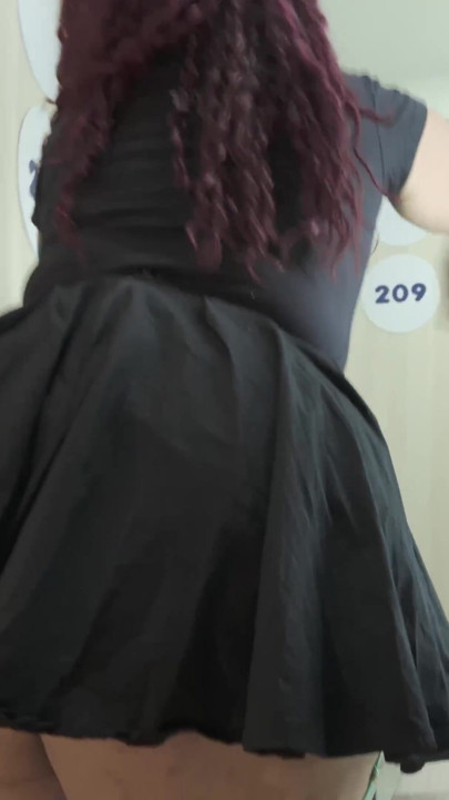 Hanna Miills Soția singuratică se masturbează și călărește