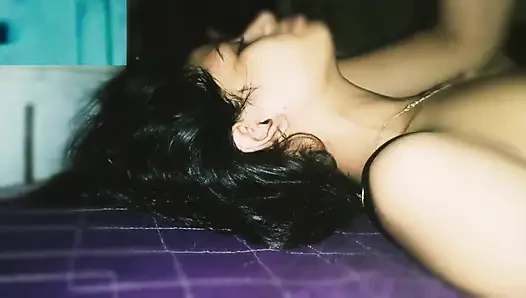 Latika nyepong kontol besar dan ngentot