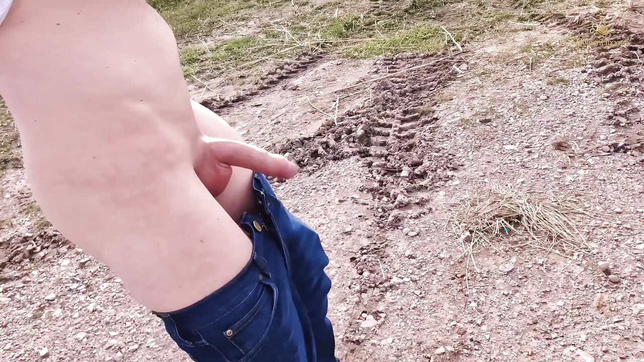 Plavuša Twink Tinejdžerka Drka na Otvorenom: Rizično Drkanje na Otvorenom i Ogromno Svršavanje na Farmerovu Ogradu 4K - Goldenelixxxir