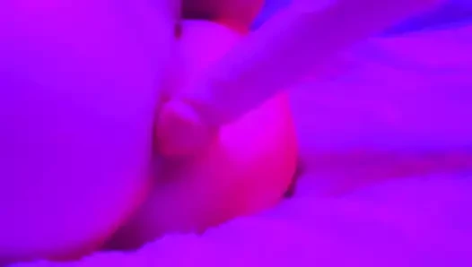 Sevimli pembe twink popo kaba yapay penis oyun
