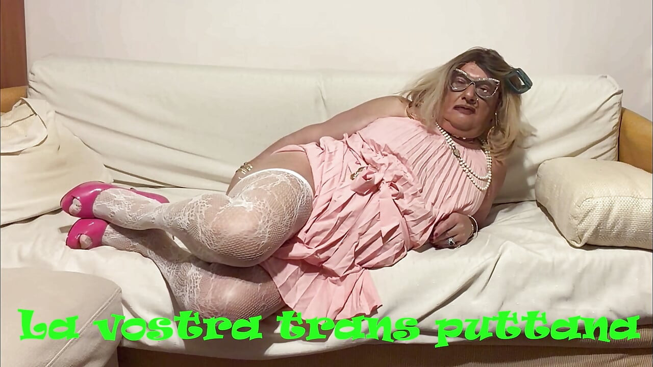 Gio Calda the shemale in pink