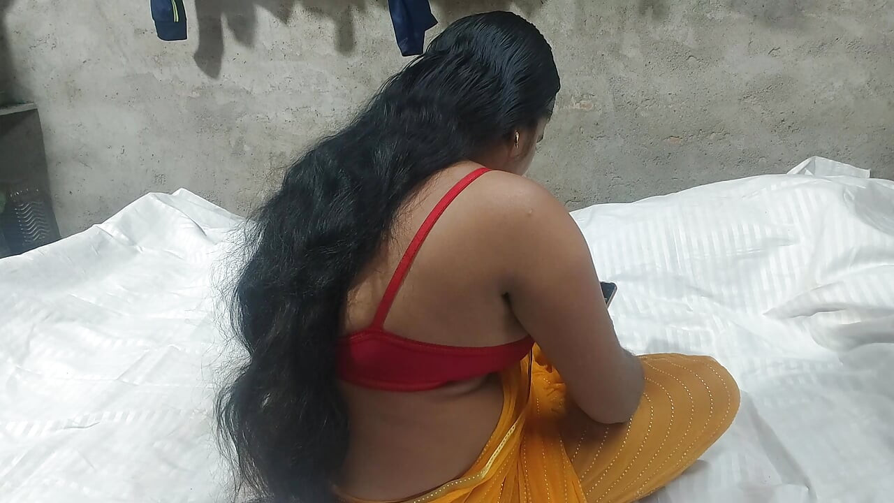 Bhartiy devar bhabhi vidiyo ganv shaili men chudaee kar rahi hai