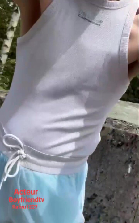 I showed my hard nipple in the middle of the street