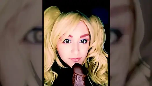 Горячая блондинка по соседству хочет попробовать пососать твой большой черный сочный член