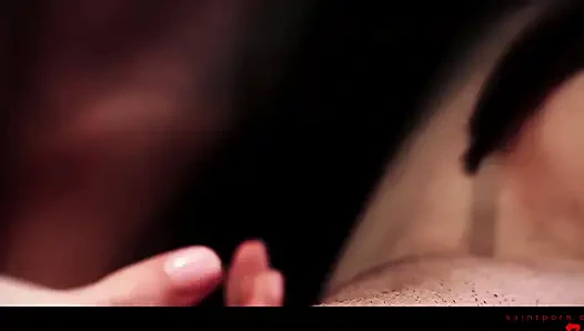 Лесбиянки-любовницы трахают пальцами друг друга и лижут половые губы