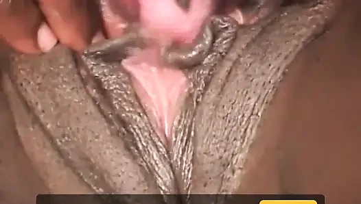 Pasangan kulit hitam hot ngentot memek di kamar tidur... Crot di mulut