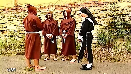 Nonne-küken liebt es, hart beim fick im freien zu knallen