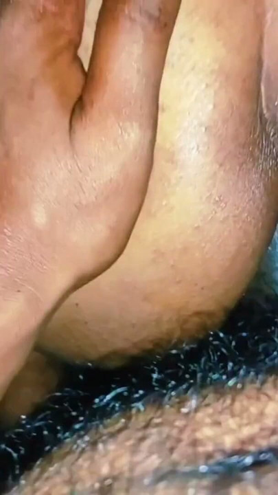 Üvey kız kardeş serbest bırakılarak sikiliyor ve anal seks yapıyor | Klip 2