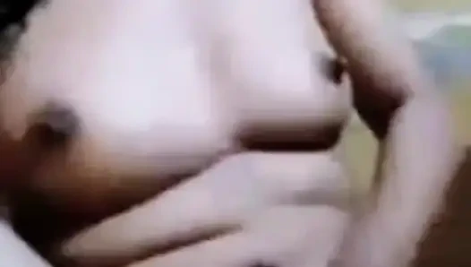 Panggilan video sama istri temen malah telanjang bikin aku masturbasi part2