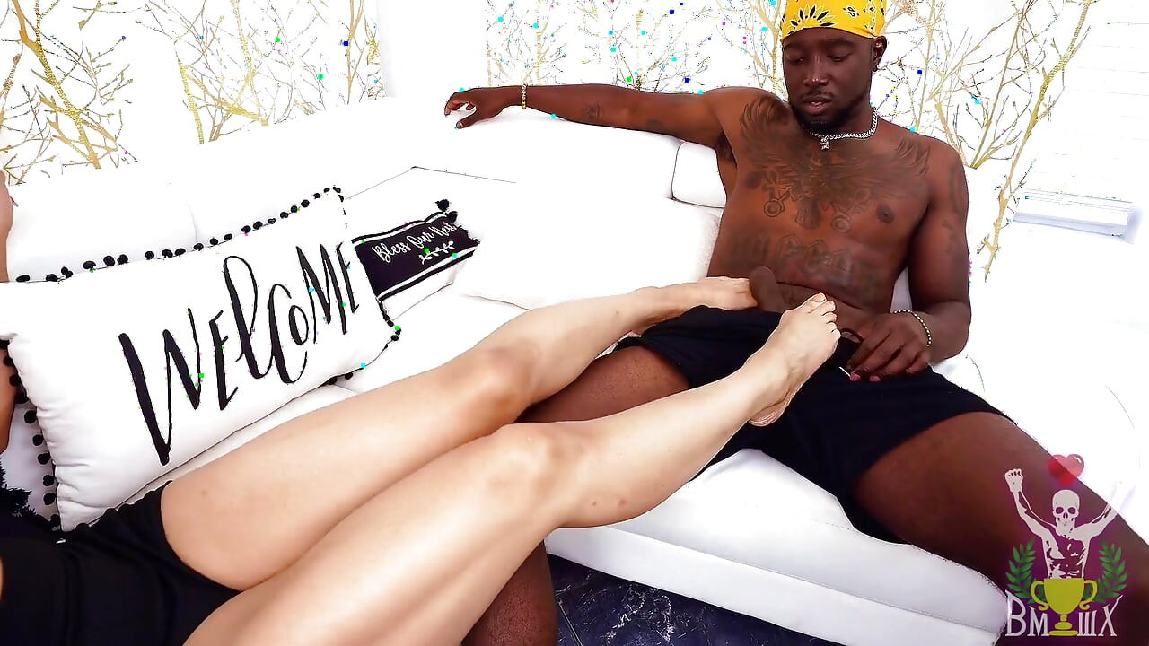 Pussy Massage Ft. Kellie Shin
