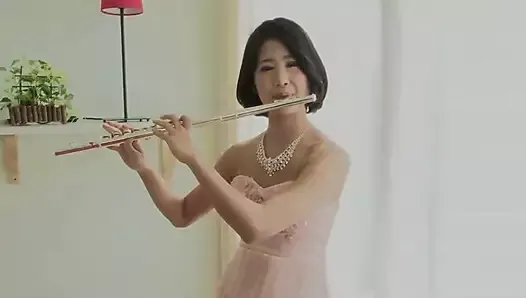 jouer de la flûte, sucer une bite et se faire baiser brutalement - une femme mariée japonaise infidèle
