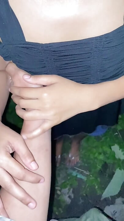 Cute Pinay Teens Kantutan Sa Damuhan! Muntik pa Makita!