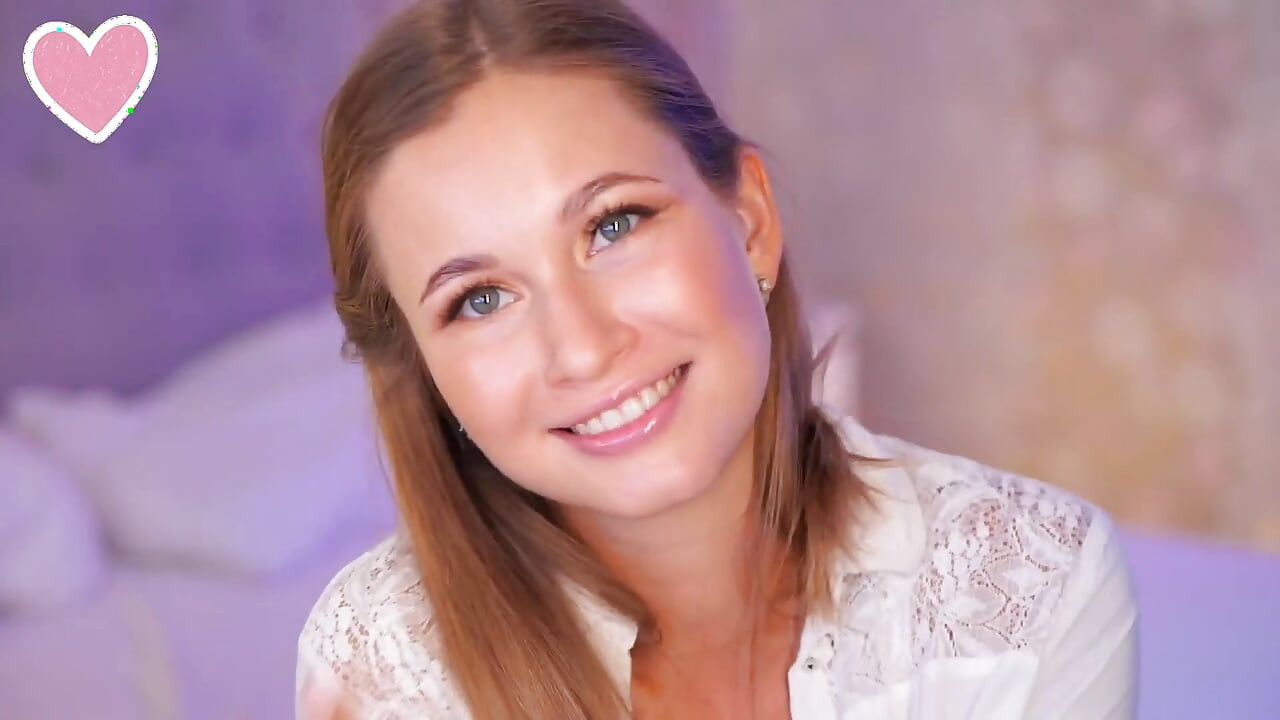 Uma beleza sexy mostrou seu cu e depois levou um grande vibrador na boca