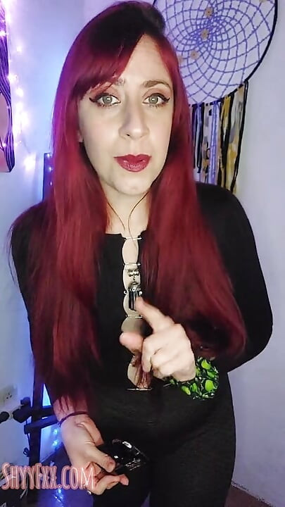 Shyyfxx Your Insatiable Sister-in-law Tempts You with Her Tight Tights and Huge Ass!