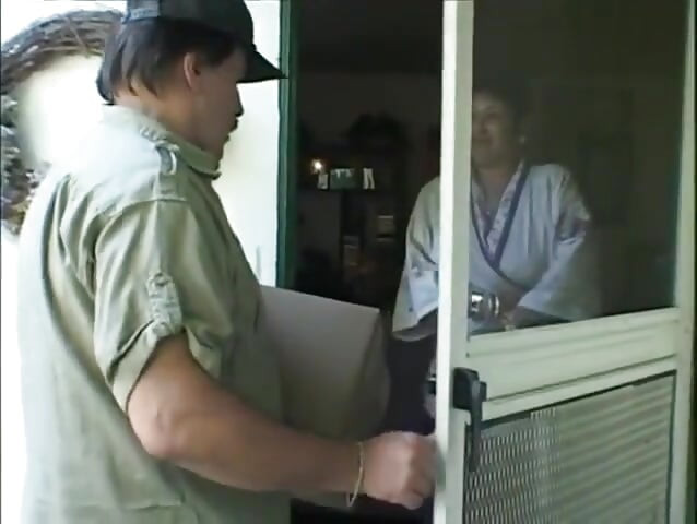 MILF lesbian sukakan pepek muda