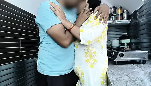 Adik ipar yang sangat cantik dan seksi memasak di dapur. Kemudian kakak iparnya datang dan mereka berhubungan seks.