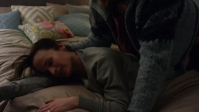 Elizabeth Reaser - Easy S01E01