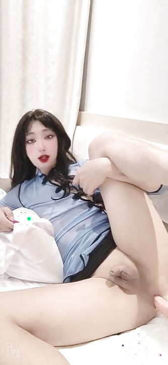 Slut Chinese Sissy Uses a Big Dildo Fucking Machine to Satisfy Herself