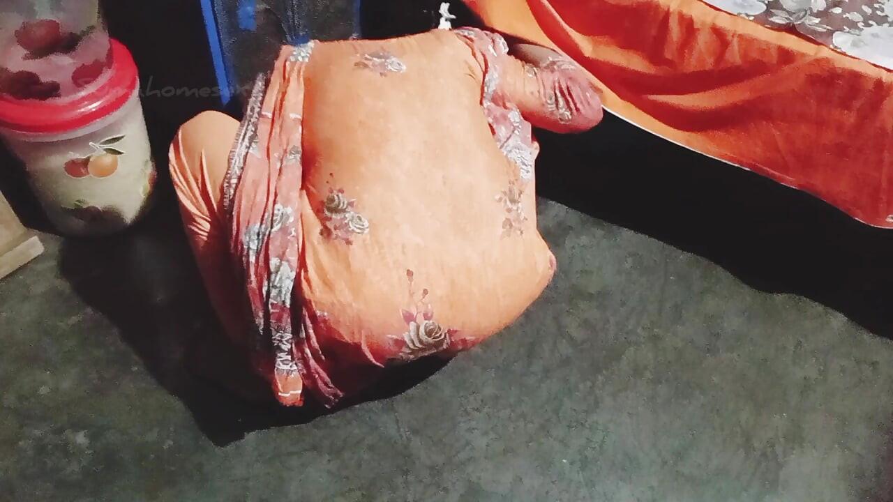 Desi Indian Bhabhi and Servant Sex video